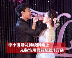 晚间娱乐秀,星光熠熠，笑料横生，尽享欢乐时光